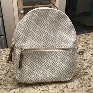 NWOT Liz Claiborne Backpack Purse Grey Geometric Shapes and Brown Trim